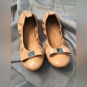 Bass Patent Leather Round Toe Stretch Ballet Flats w/ Bow Nude / Beige 9.5